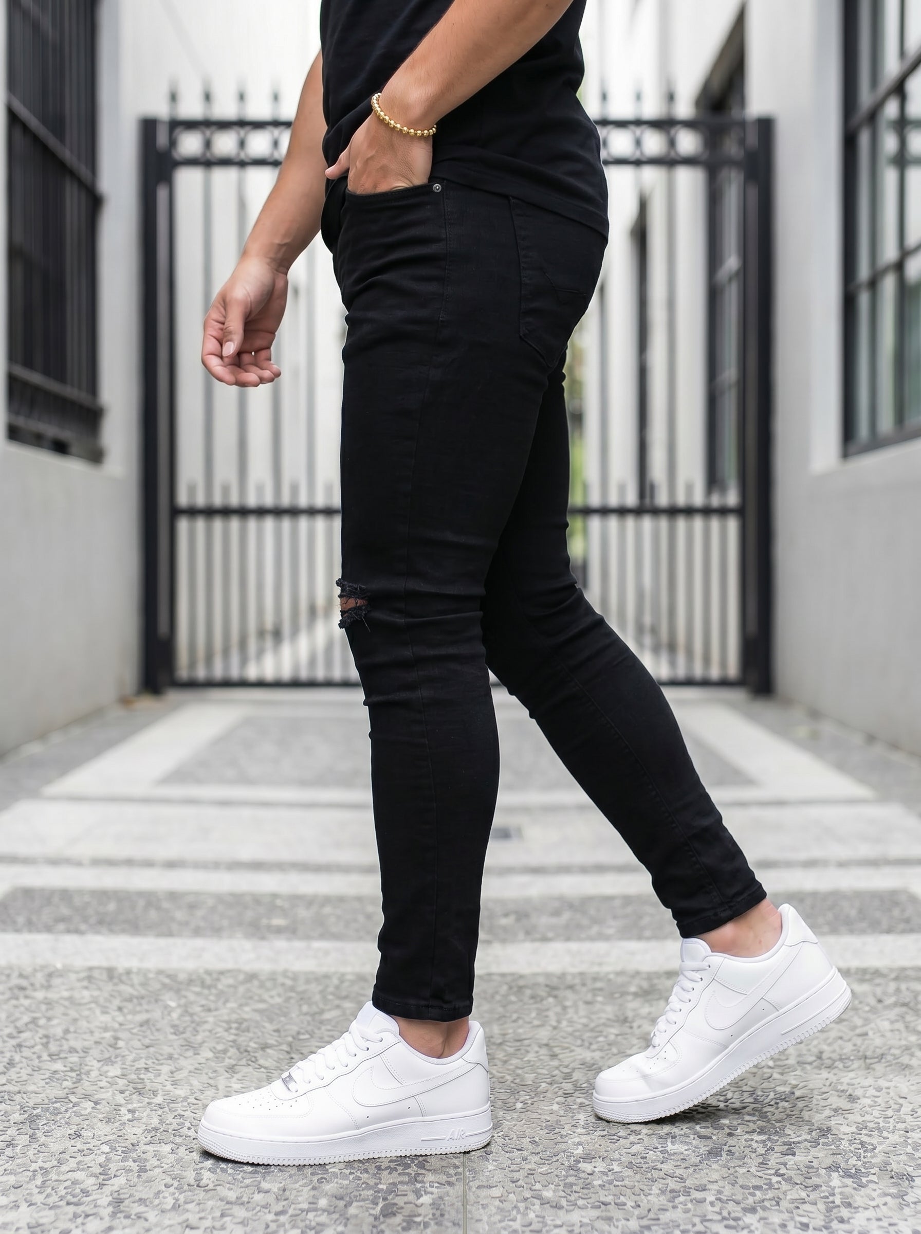JEAN SKINNY - NEGRO ROTO RODILLA