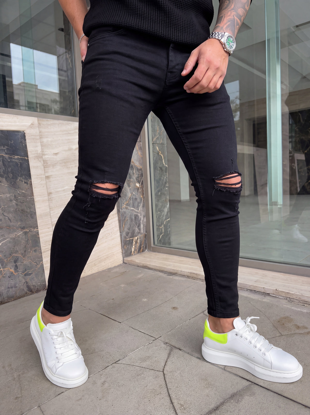 JEAN SKINNY - NEGRO ROTO RODILLA