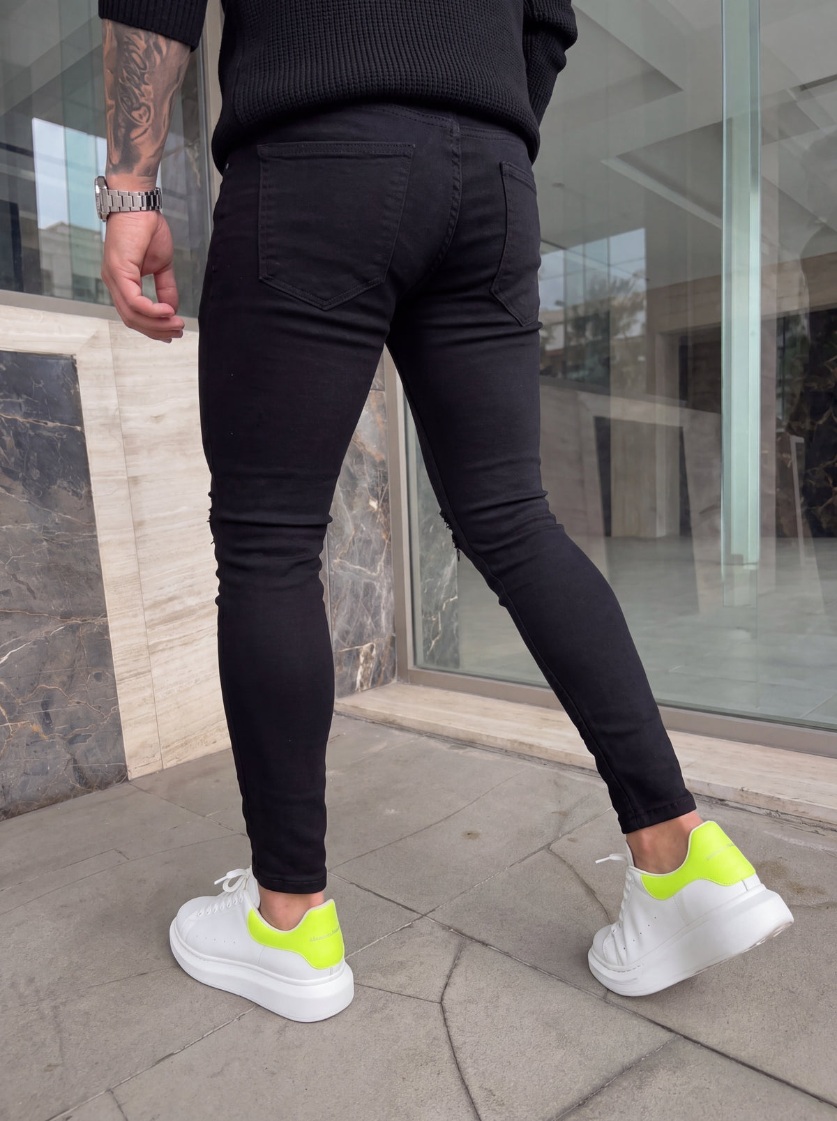 JEAN SKINNY - NEGRO ROTO RODILLA