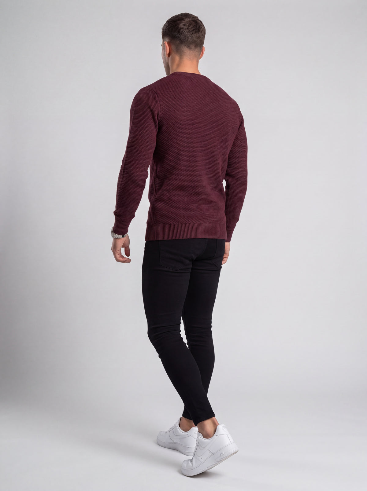 Outfit Roma — Jean Negro & Buzo Vino