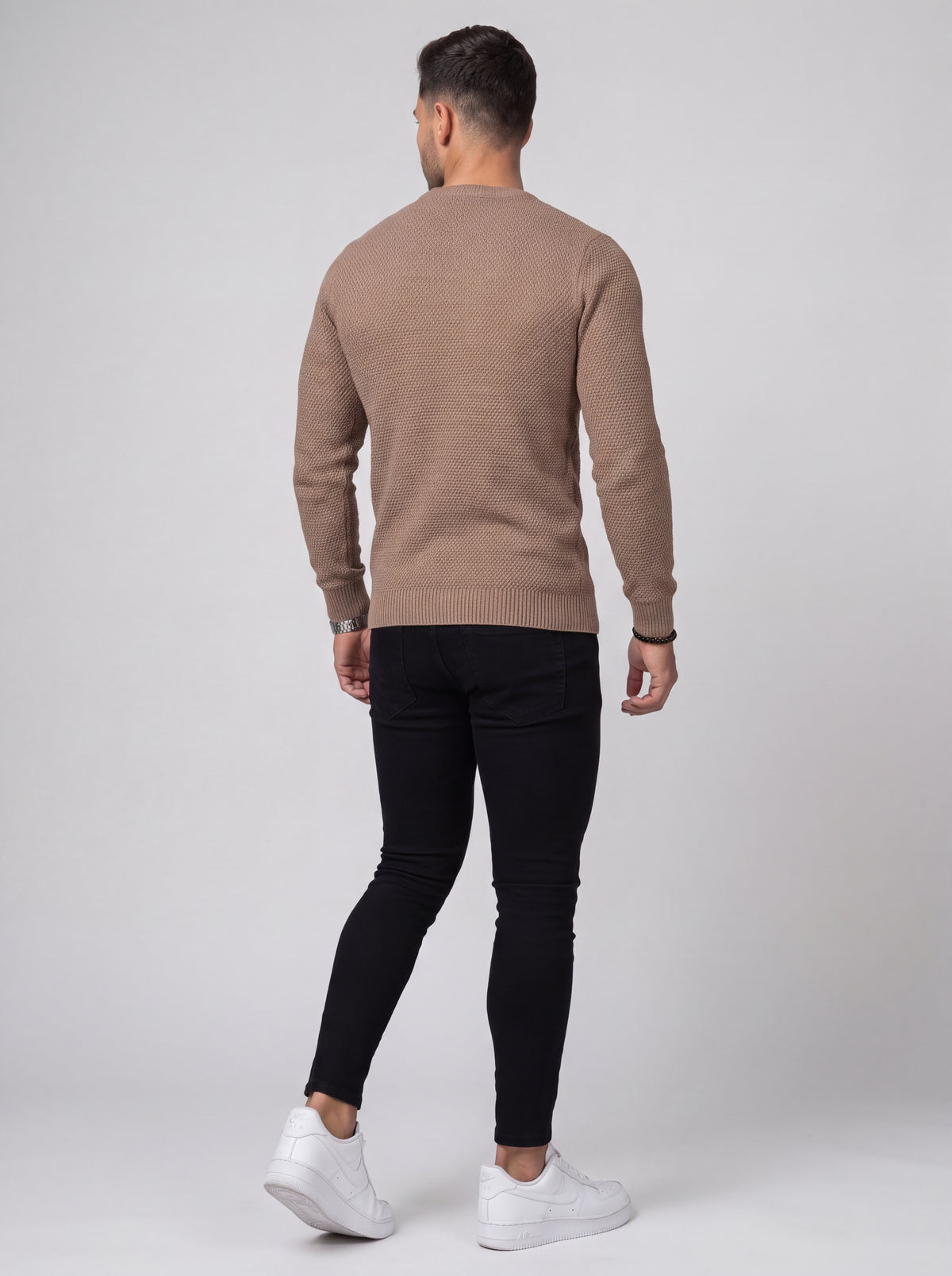 Outfit Milano — Jean Negro & Buzo Taupe