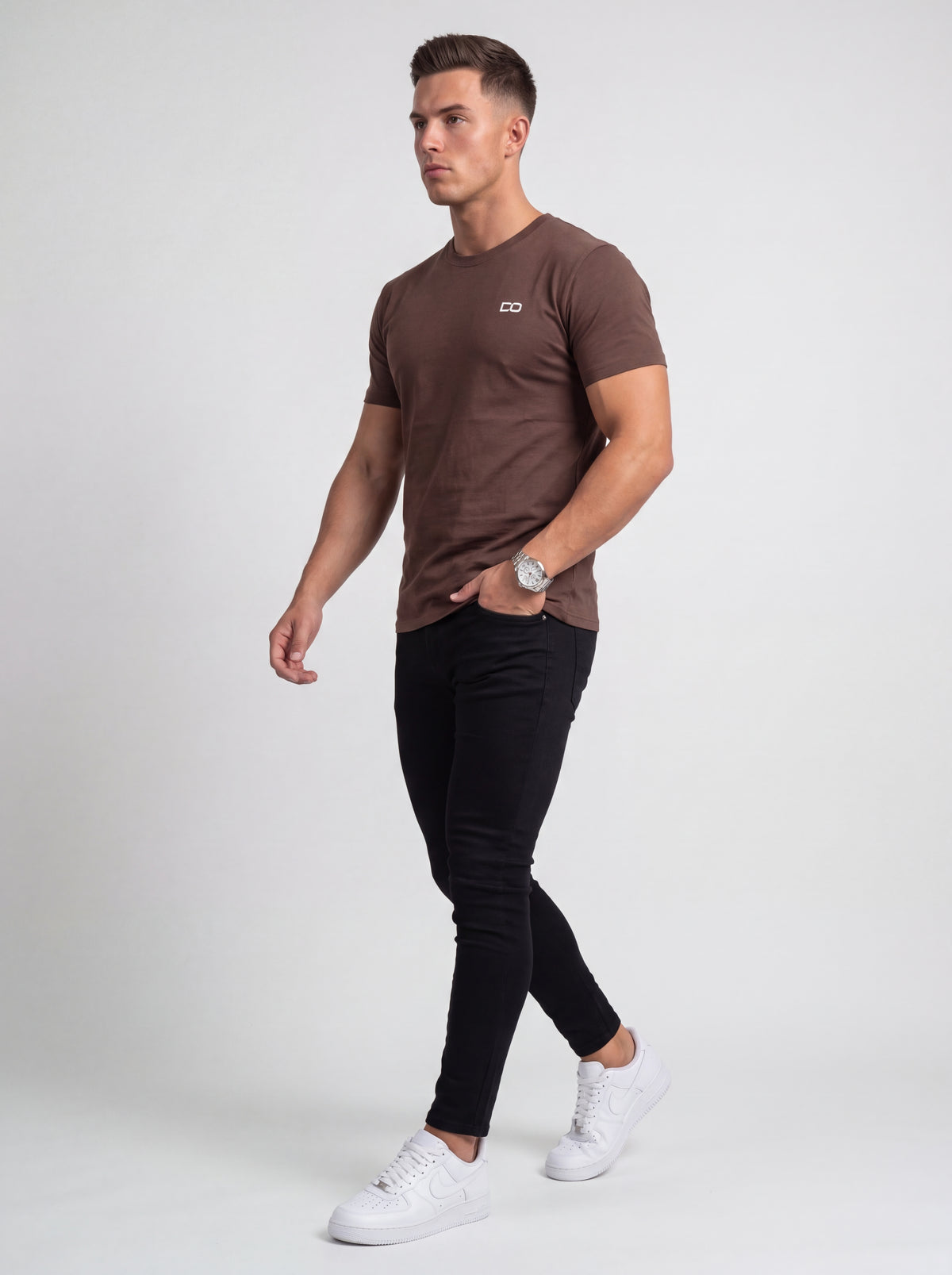 Outfit Milano — Jean Negro & Essential Chocolate