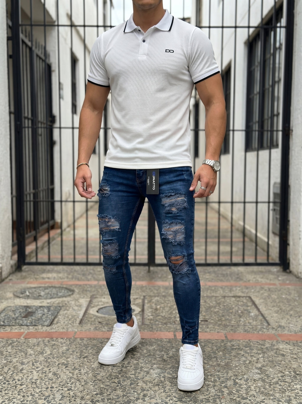 POLO DO IMPERIAL WHITE + JEAN SKINNY FIT BLUE DESTROYED EDITION