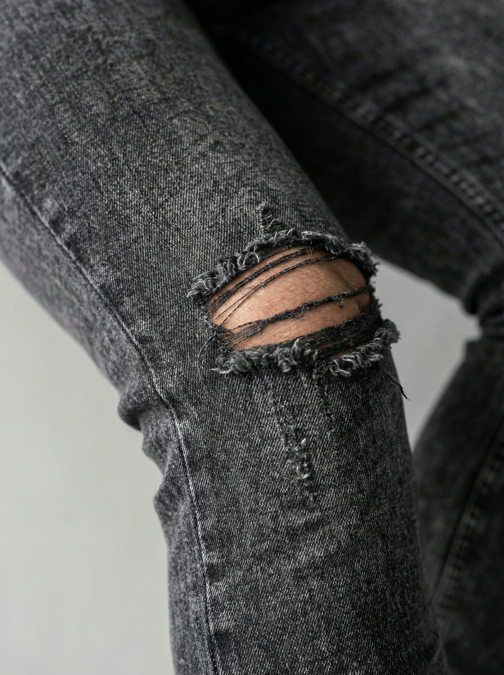 JEAN SKINNY - GRIS OSCURO ROTO
