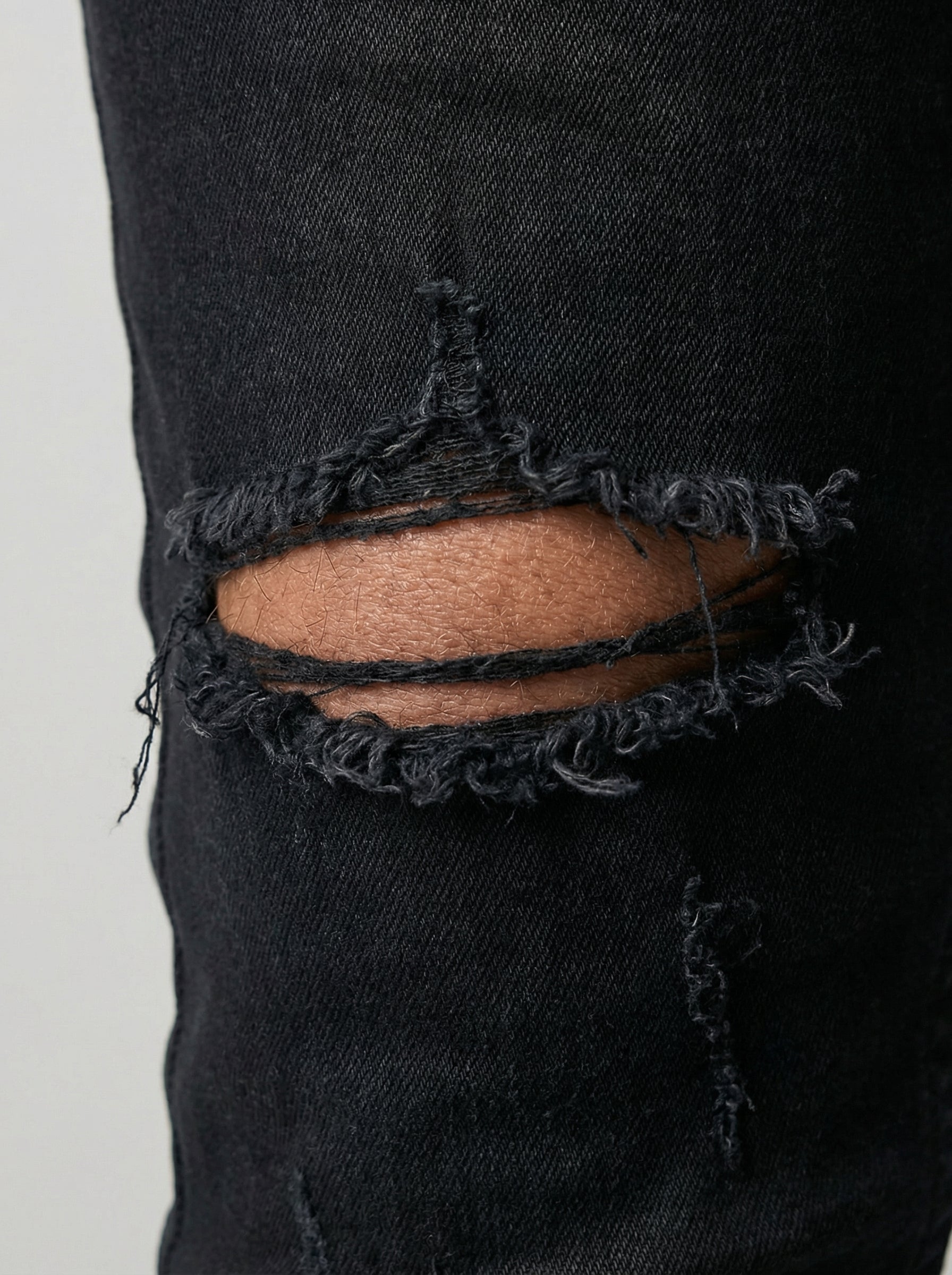 JEAN SKINNY - NEGRO ROTO RODILLA