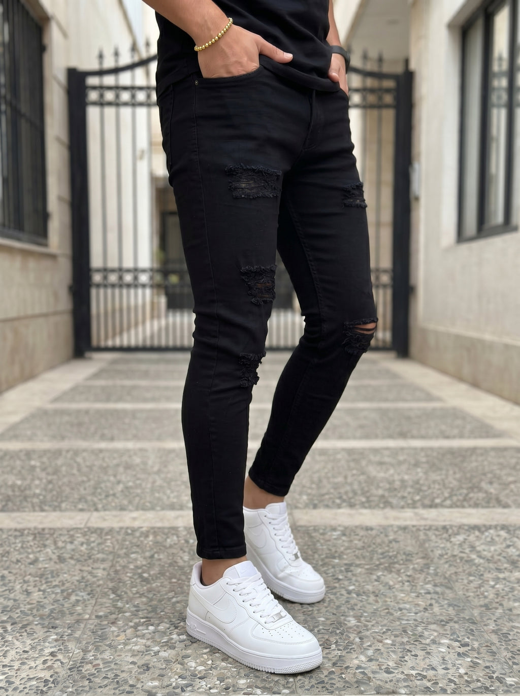 JEAN SKINNY - NEGRO TODO ROTO