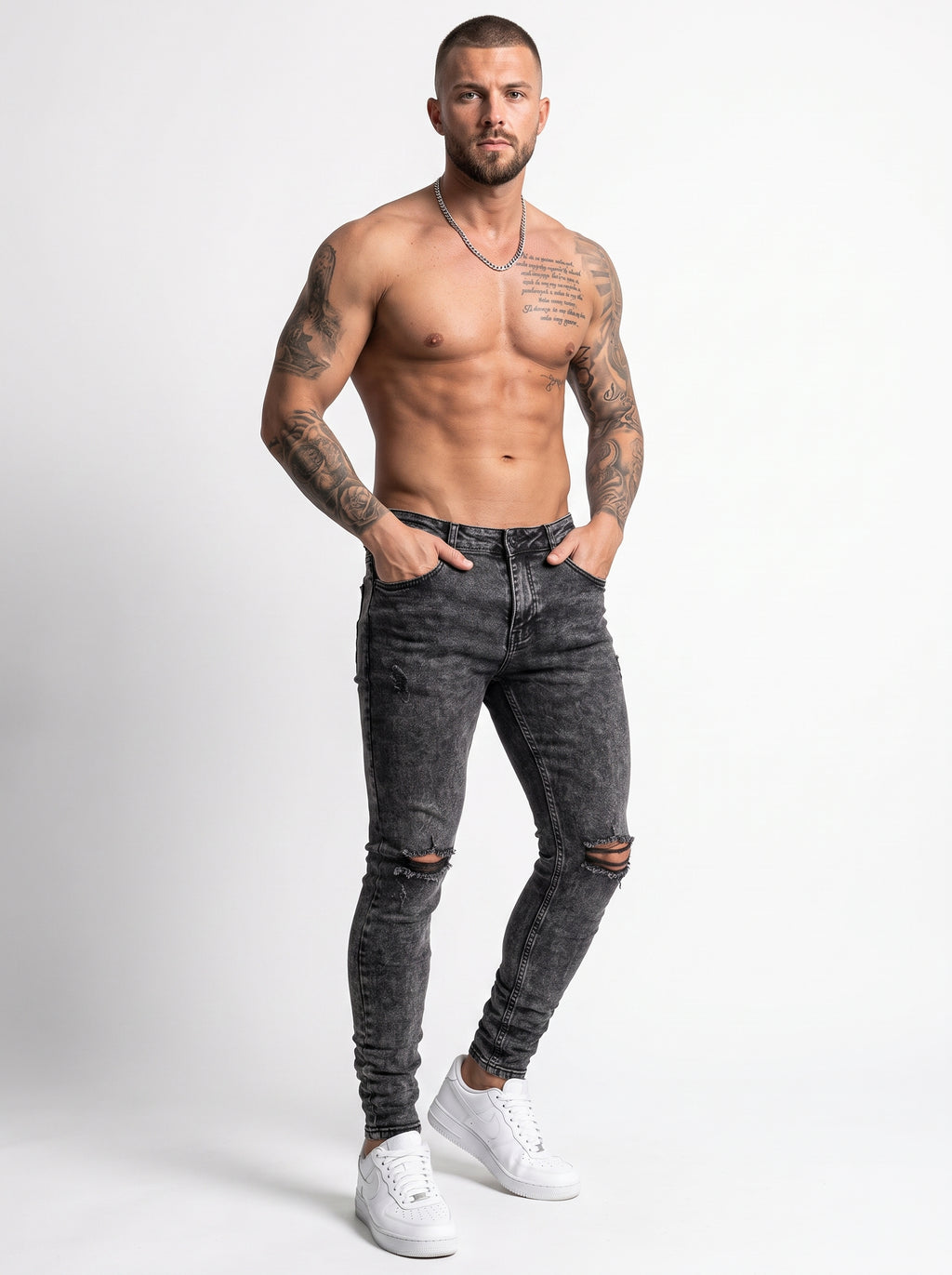 JEAN SKINNY GRIS OSCURO ROTO -  BUZO TEJIDO NEGRO