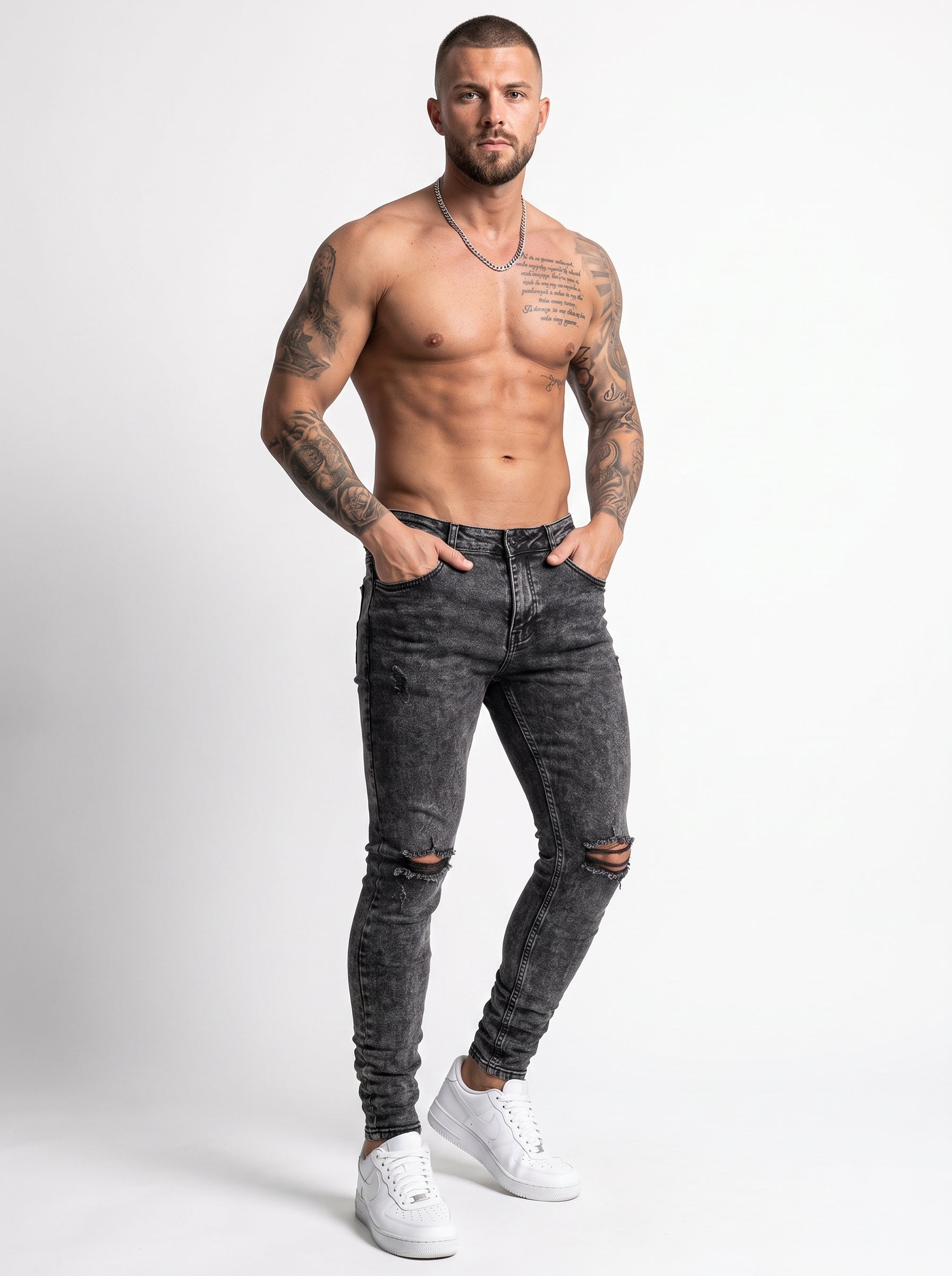 JEAN SKINNY GRIS OSCURO ROTO -  BUZO TEJIDO NEGRO
